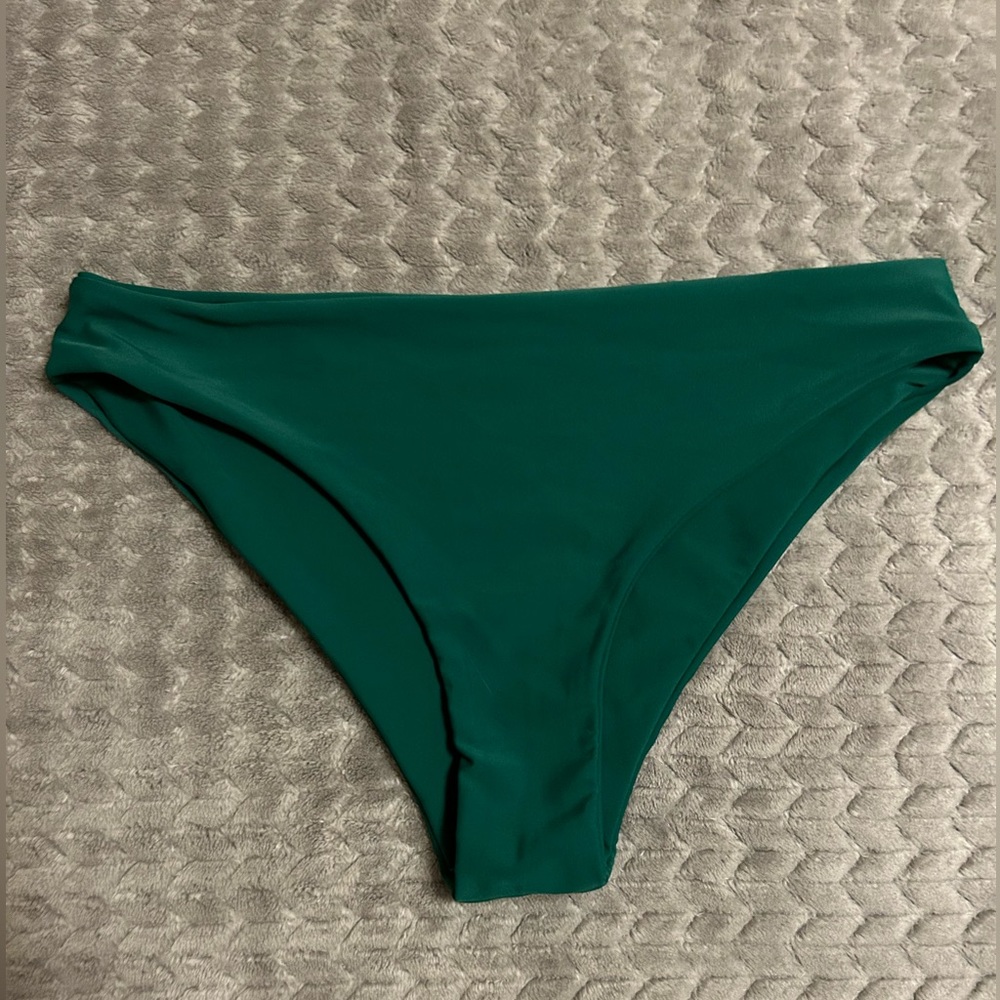 Green Cupshe Bikini Bottoms! Size medium